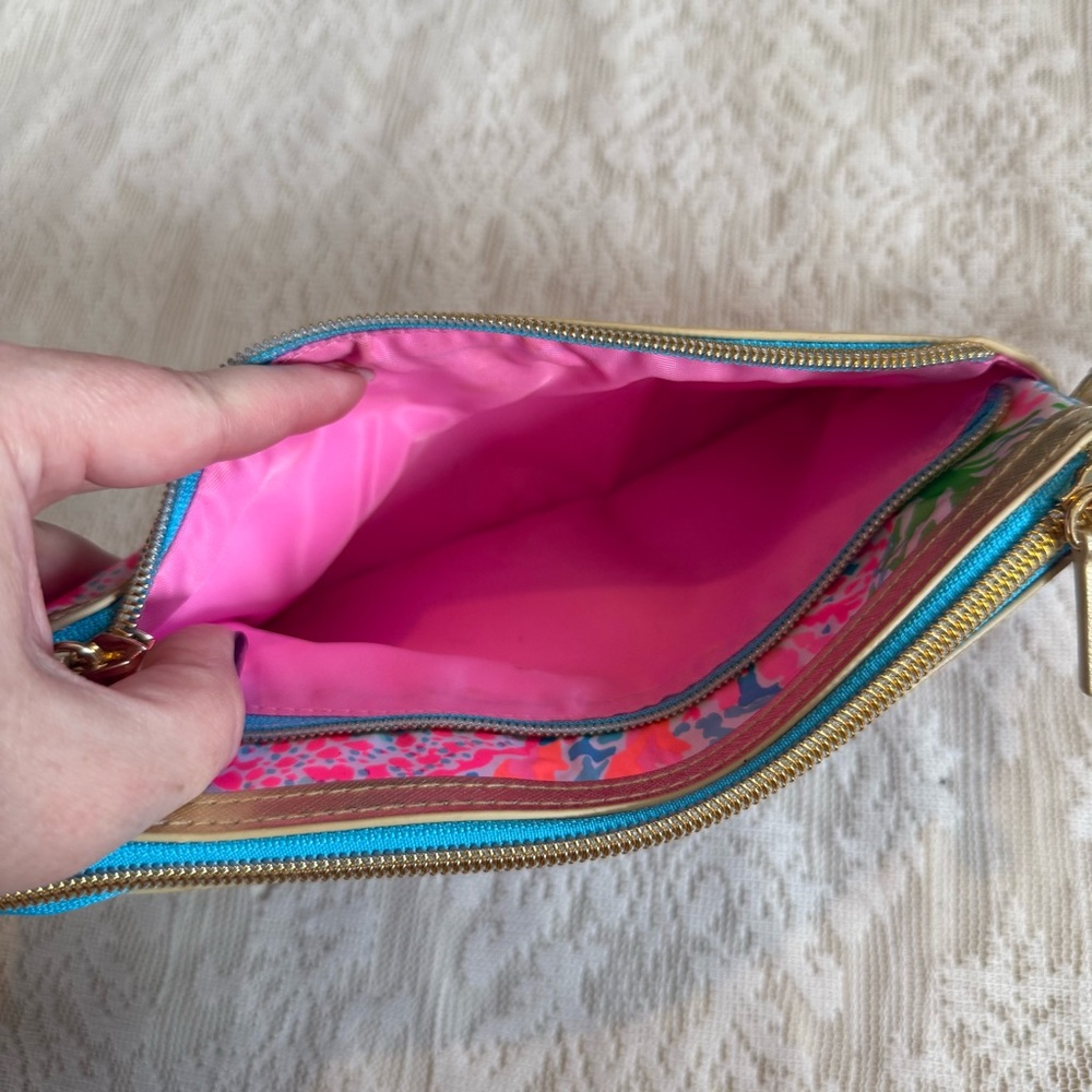 Lilly Pulitzer Toosie wristlet in “let’s cha cha cha” - Picture 5 of 8